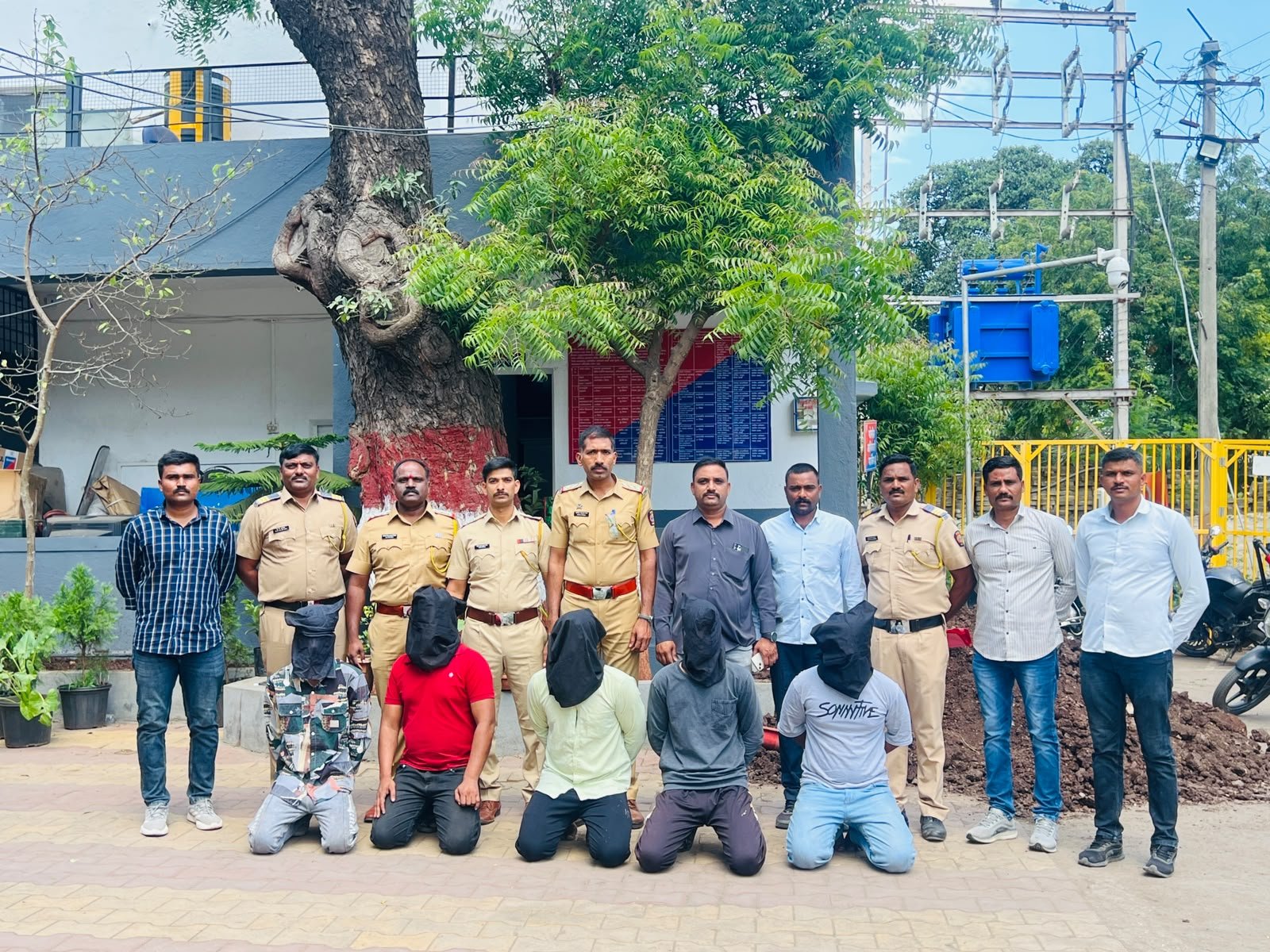 शिक्रापूरमध्ये क्रिकेटवरून राडा; बॅट-स्टंपने हाणामारी, पाच जण जेरबंद